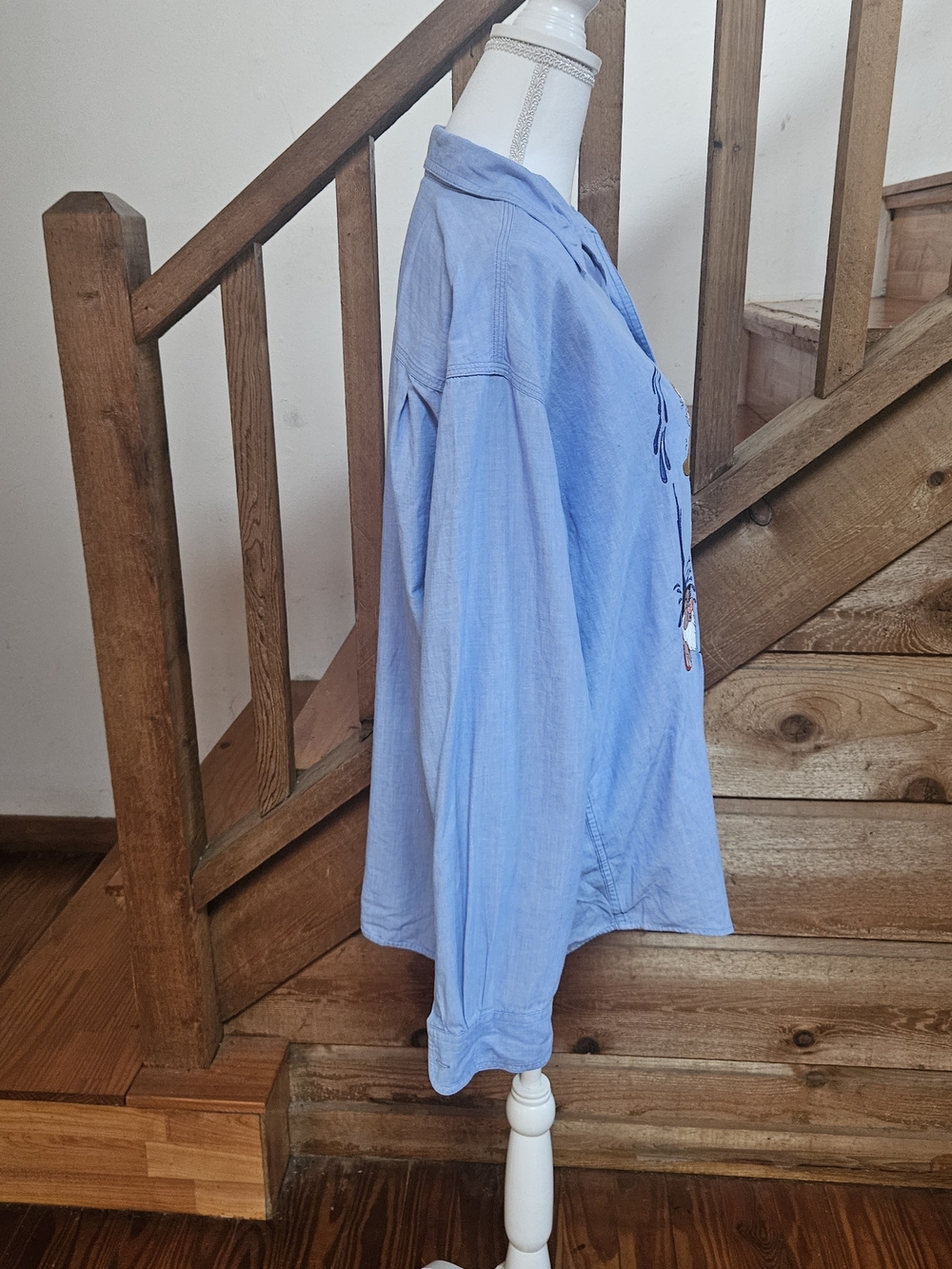 Vintage 1990 Disney Light Blue Button-Down Shirt with Seven Dwarfs Embroidery - Picture 9 of 13